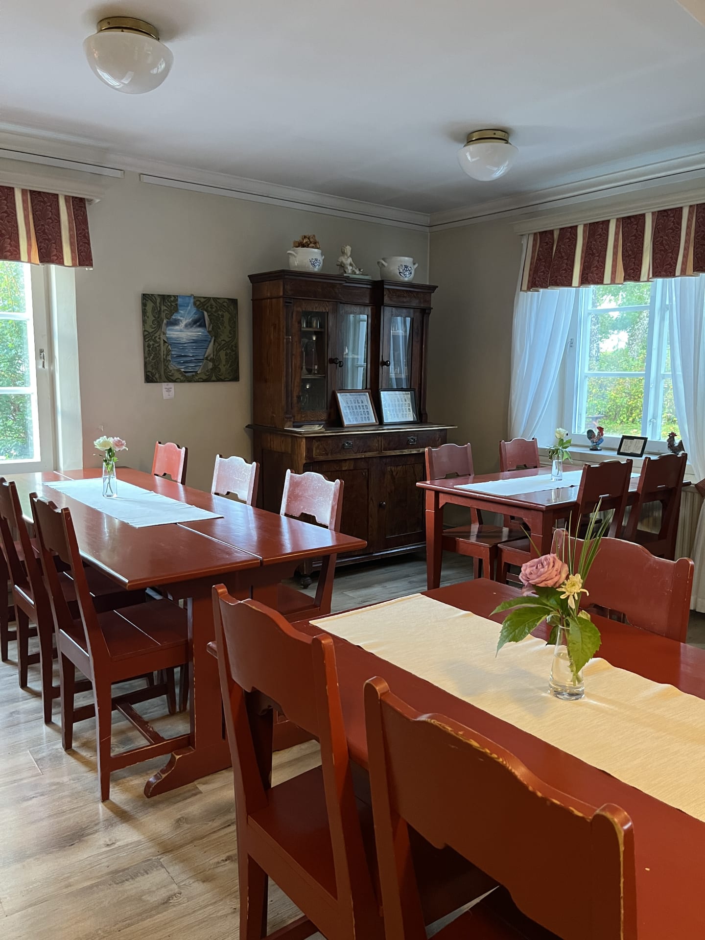 Main room at Tuorlan Majatalo. Main room at Tuorlan Majatalo.