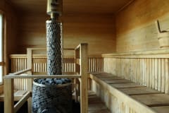 Villa Meri har en bastu med panoramautsikt som rymmer upp till 15 personer.