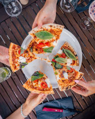 Pizzamme paistuvat myös take awayna.