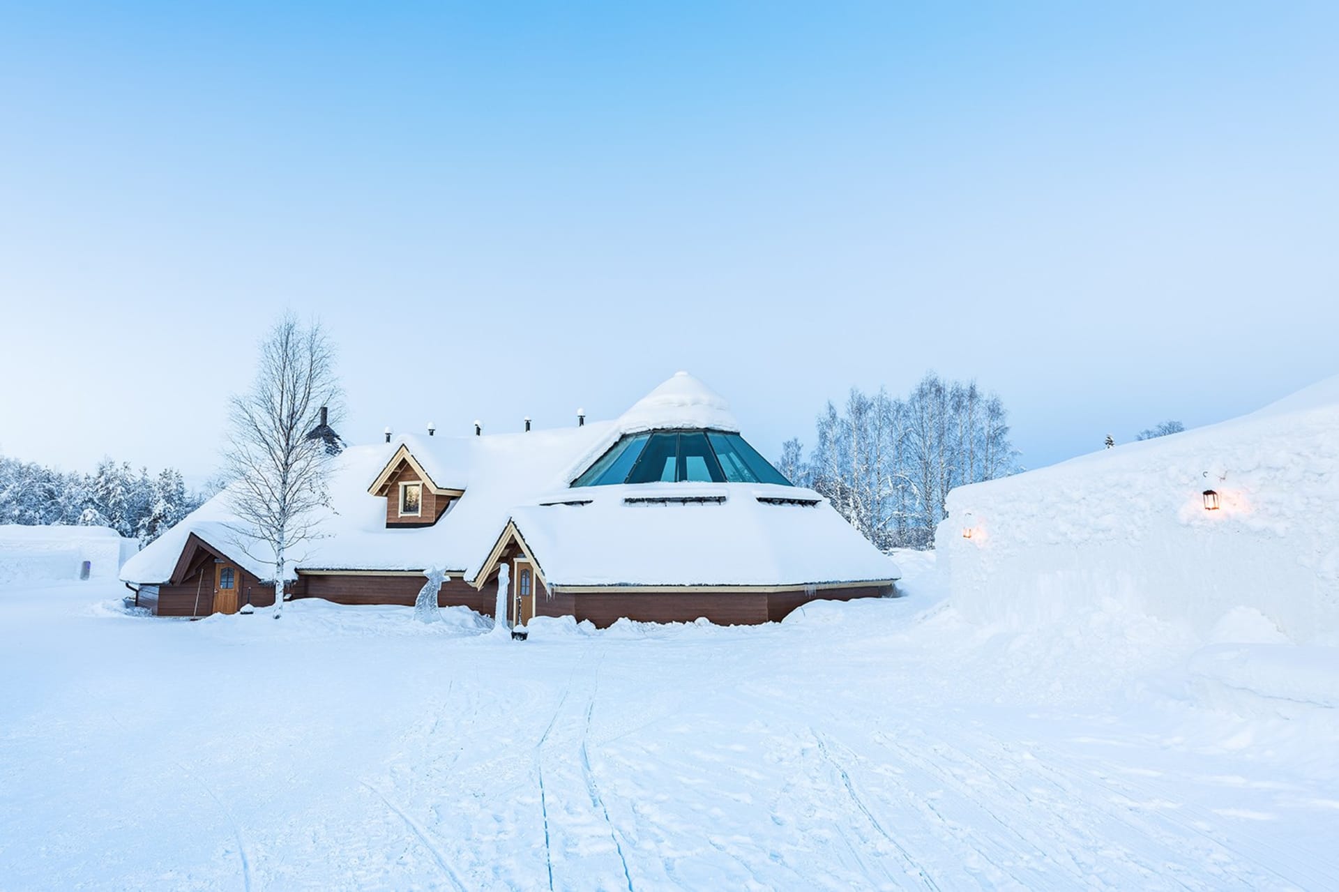 Outside the Kota Restaurant during winter.