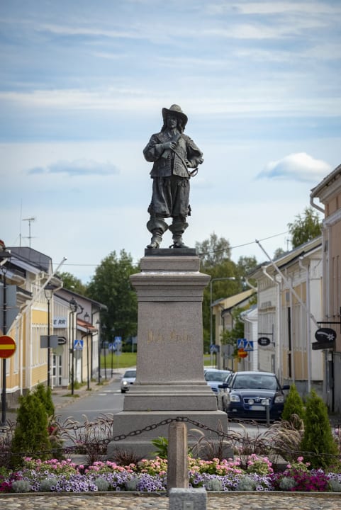 Statue of Per Brahe the founder of Raahe