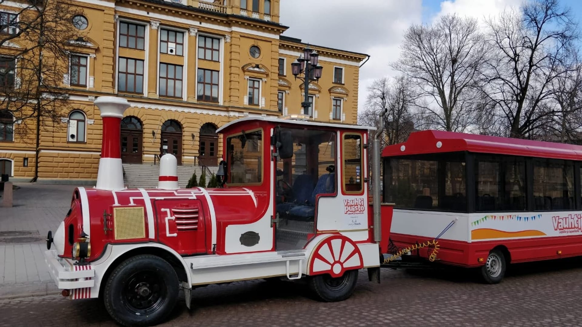 Kompiainen city train.