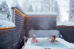 Outdoor Jacuzzi Sauna Experience