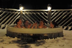 Outdoor jacuzzi of the smoke sauna at Niemilomat