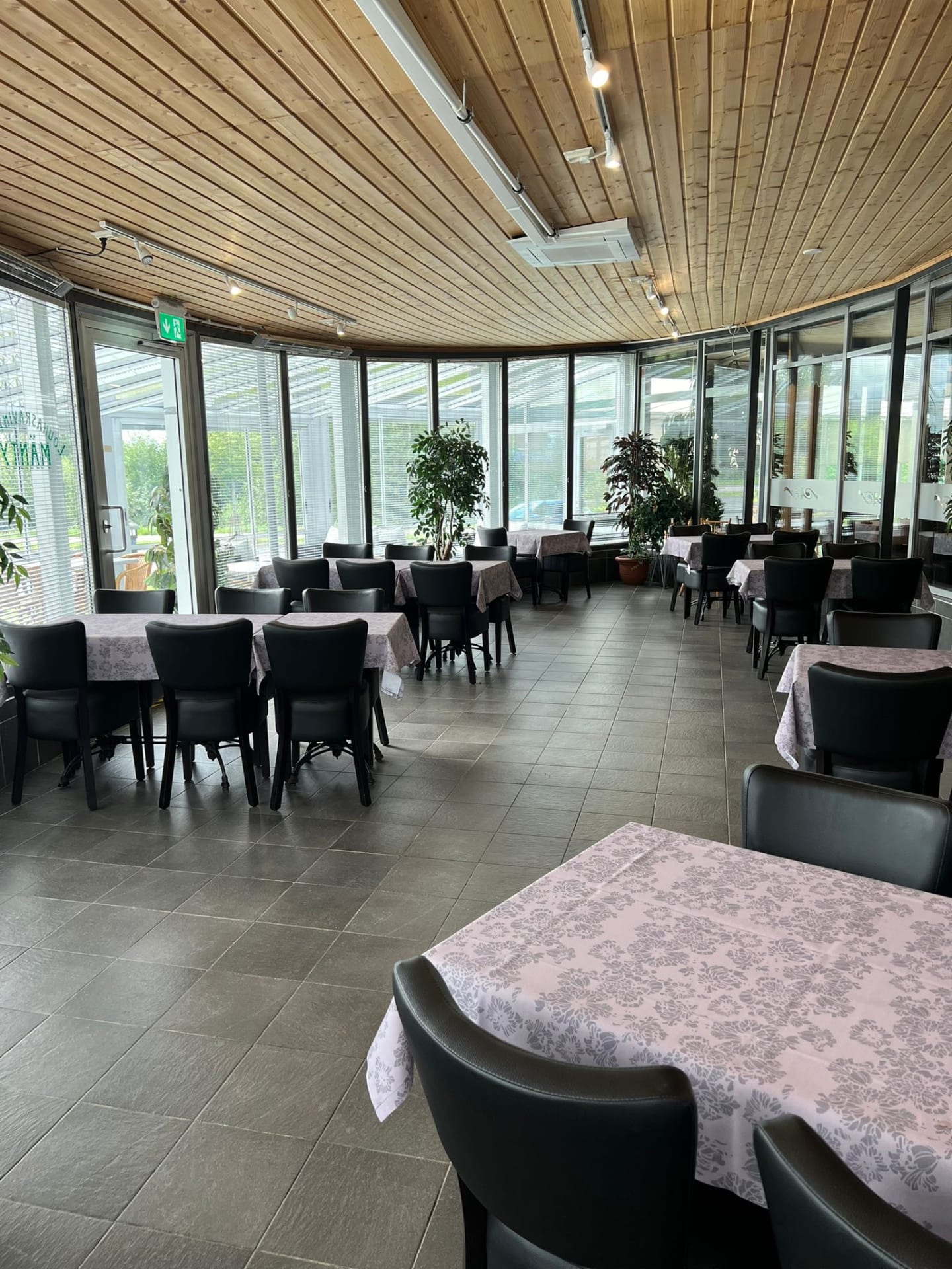 Lounasravintola Mänty sisätila