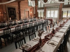 Syksyinen juhlakattaus Amorin salissa.