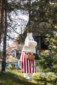 Moominmamma with basket