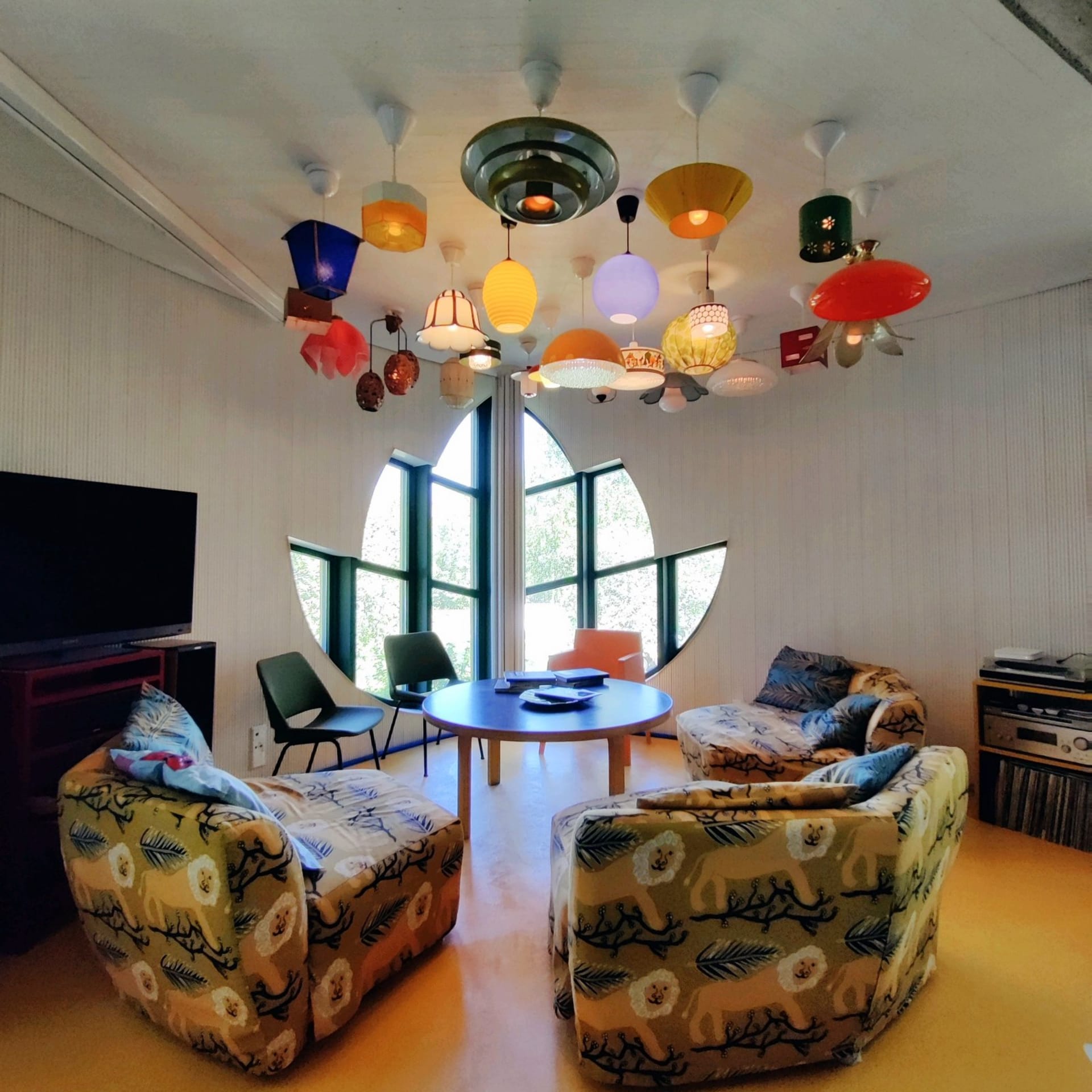 Inside the Life on a Leaf House Inside the Life on a Leaf House