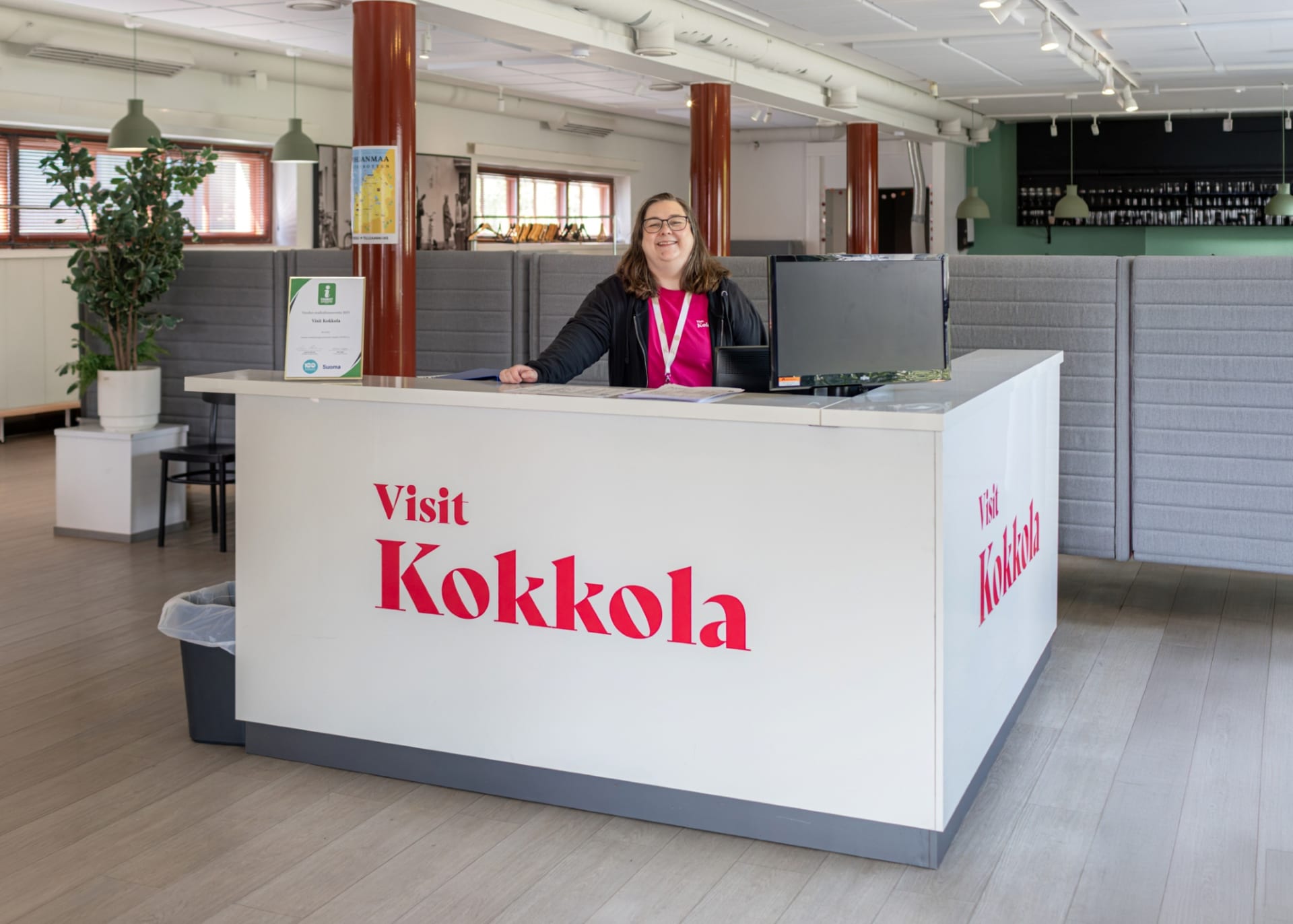 Matkailuneuvonnan toimipiste palvelee kesäaikana Kokkolan sydämessä Kokkolan kauppatorilla.
