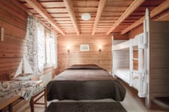 Fregatti on tilavin majoitushuoneista, tilaa 2-4 hengelle.