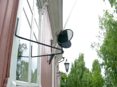 In Neristan you can also see gossip mirrors in the windows, which carry their viewers into the 19th century, as the housekeepers sat at home with an embroidery on their hands observing street events in the mirror.