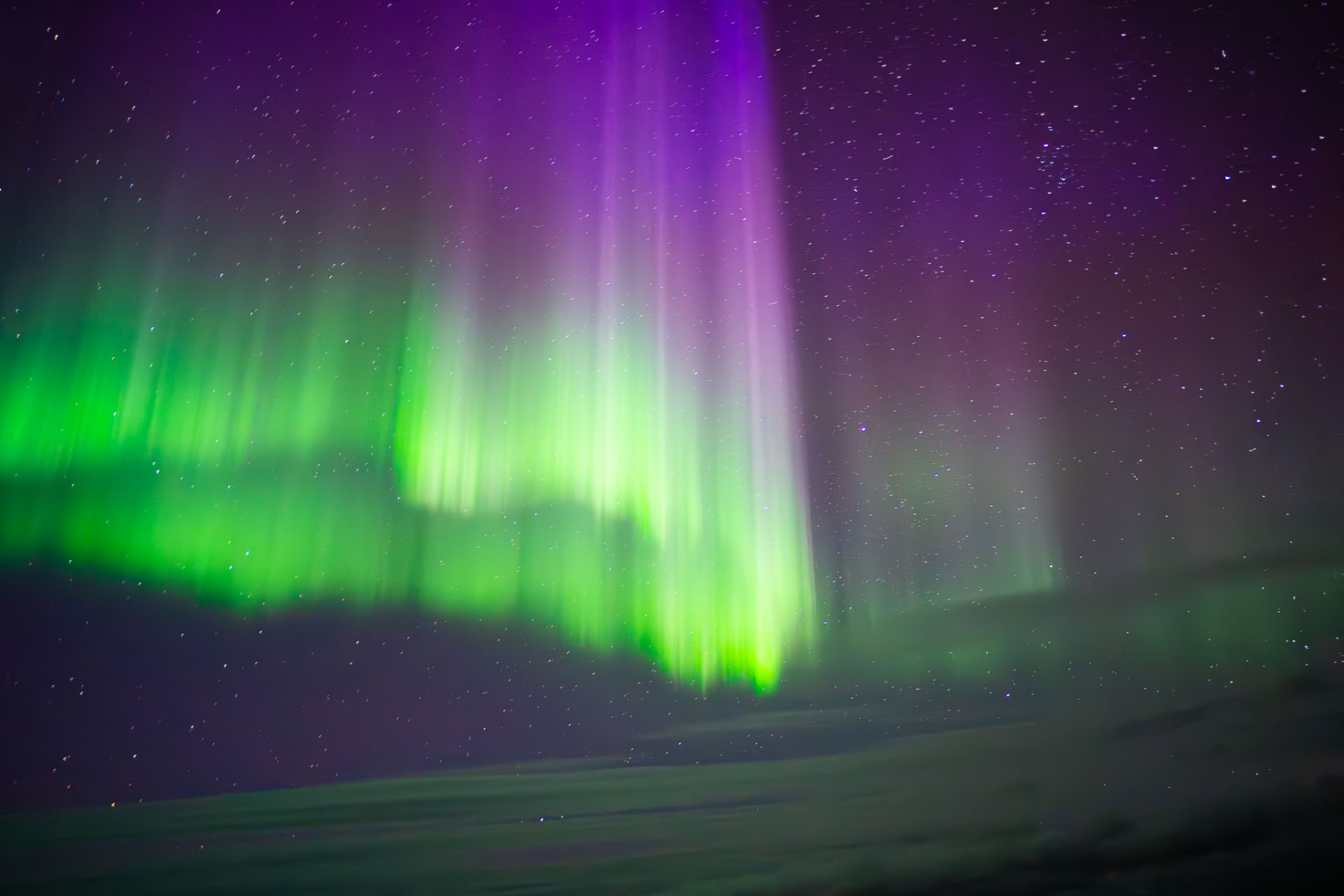 beautild aurora danciing in the sky