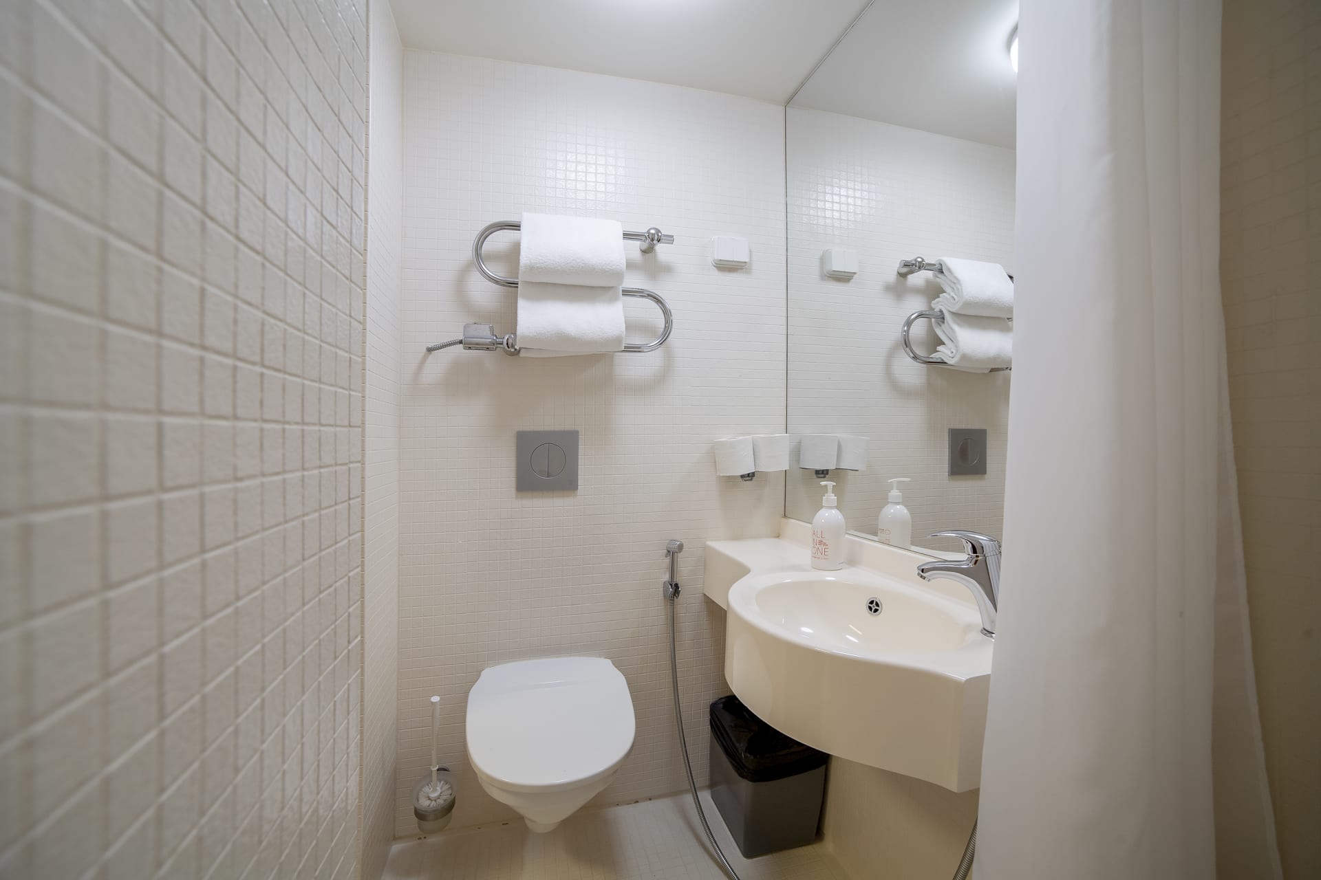 Omena Hotel Yrjönkatu kylpyhuone