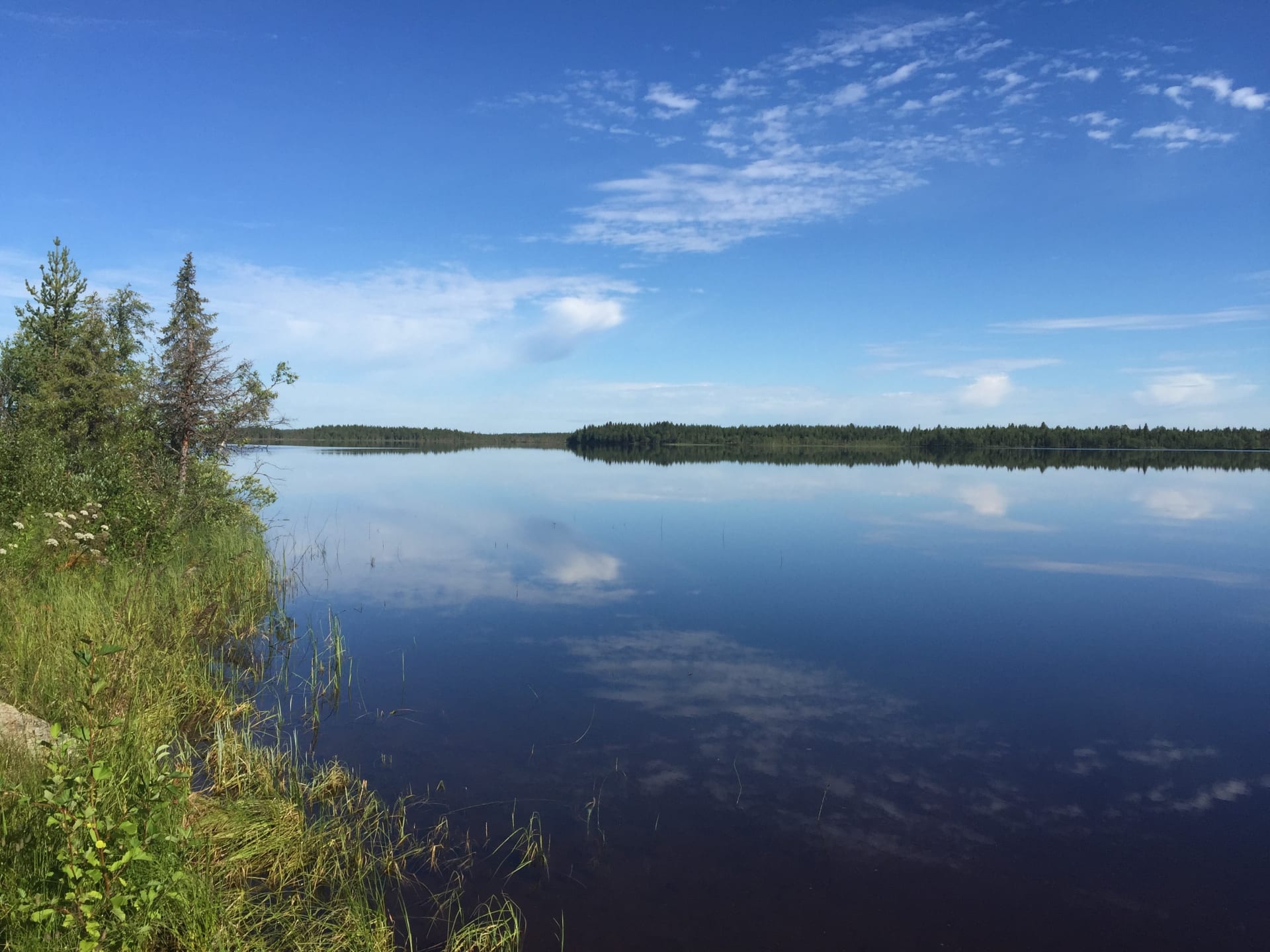 Guesthouse beach view at Lake Rautusjärvi by summer
