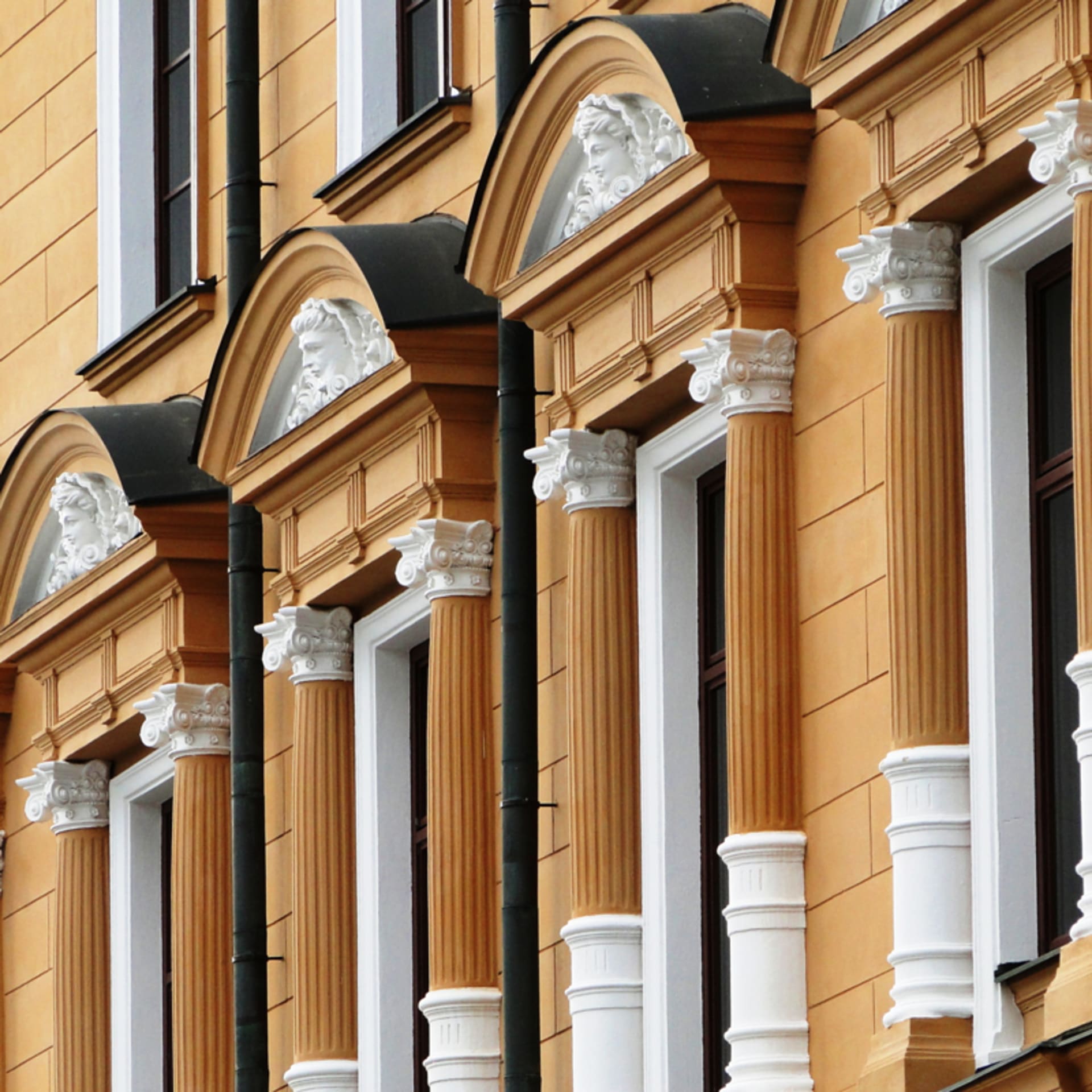 Close up of the Oulu City Hall