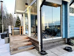 Saunan terassi ja kylpypalju