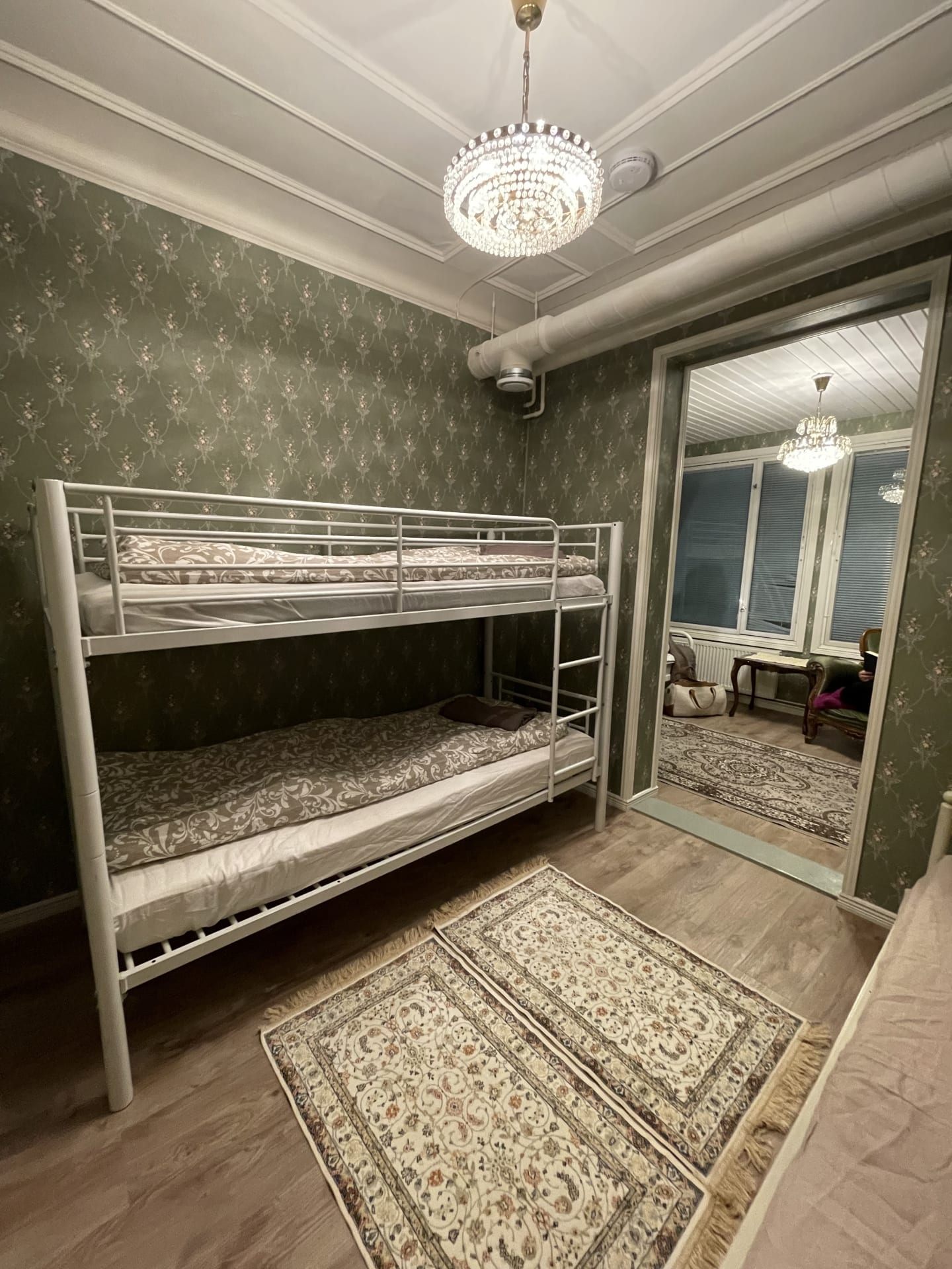 Ernst room for six persons