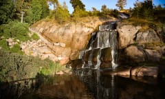 Sapokka. The main element of this park, which is popular among locals and visitors alike, is water: in addition to the nearby sea, water can be found in small streams and ponds, and in the 20 metre-high waterfall in the southern section of the park.