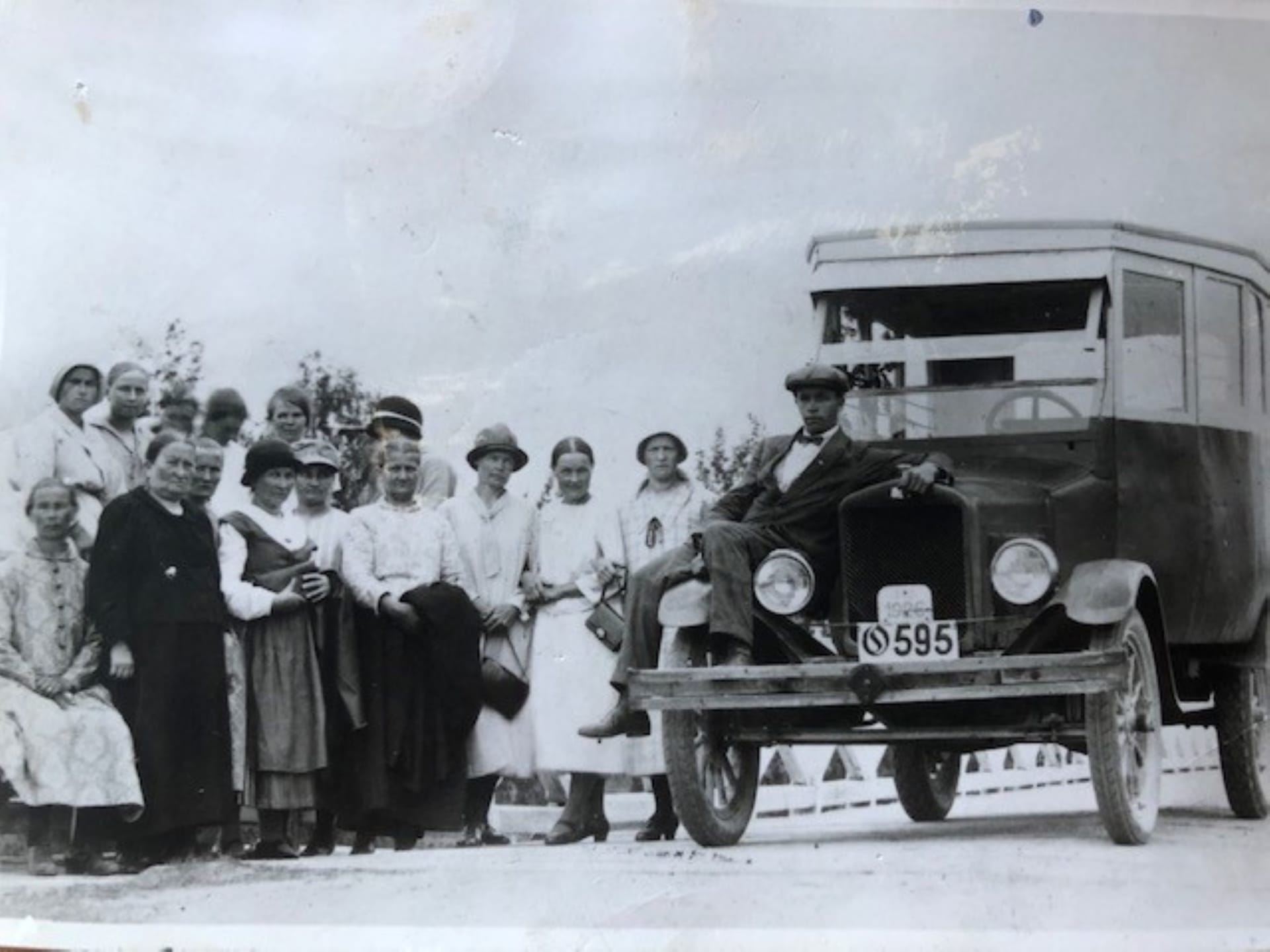 Charter driving and private transport services since 1925.