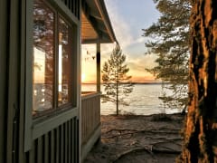 In these retro cottages of Rokansaari island you can concentrate on enjoying the nature.