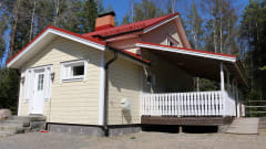 In the peace of the forest, birds singing, outdoor activities and fresh air. The main building offers an atmospheric vacation with family or friends.