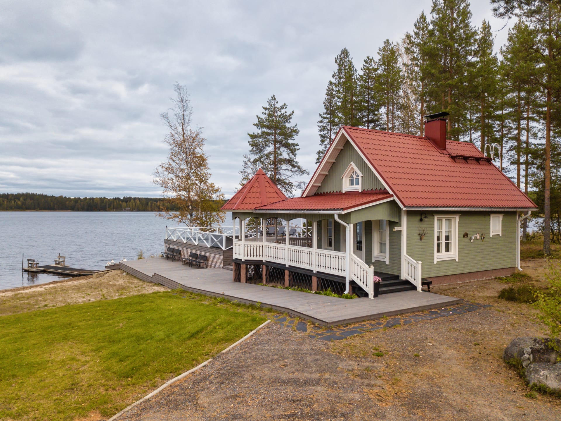 Kulttuurikoti Villa Ruusula Beach House is a luxury detached villa next to the main building and can be rented individually.