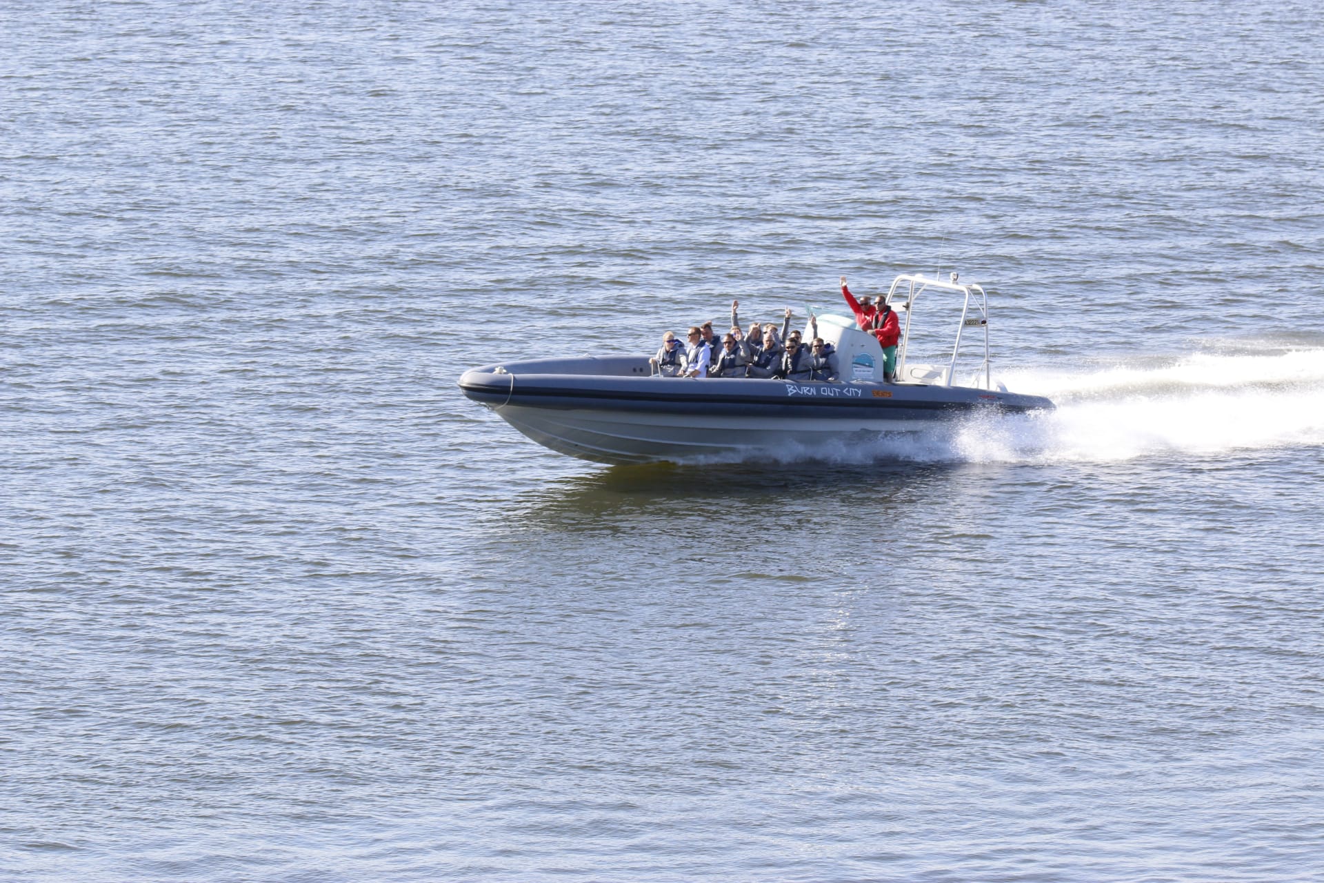 Maximum 12 guests/ boat