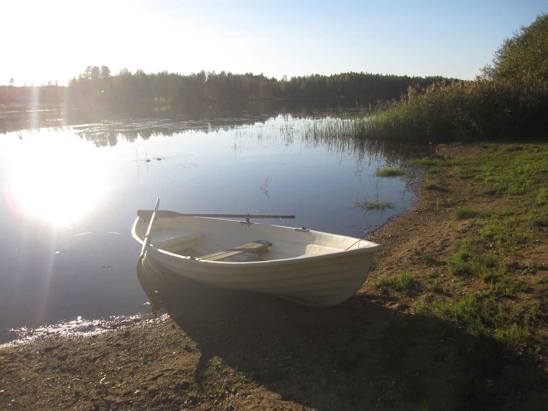 Rowboat at the shore of the lake Havanganjärvi.