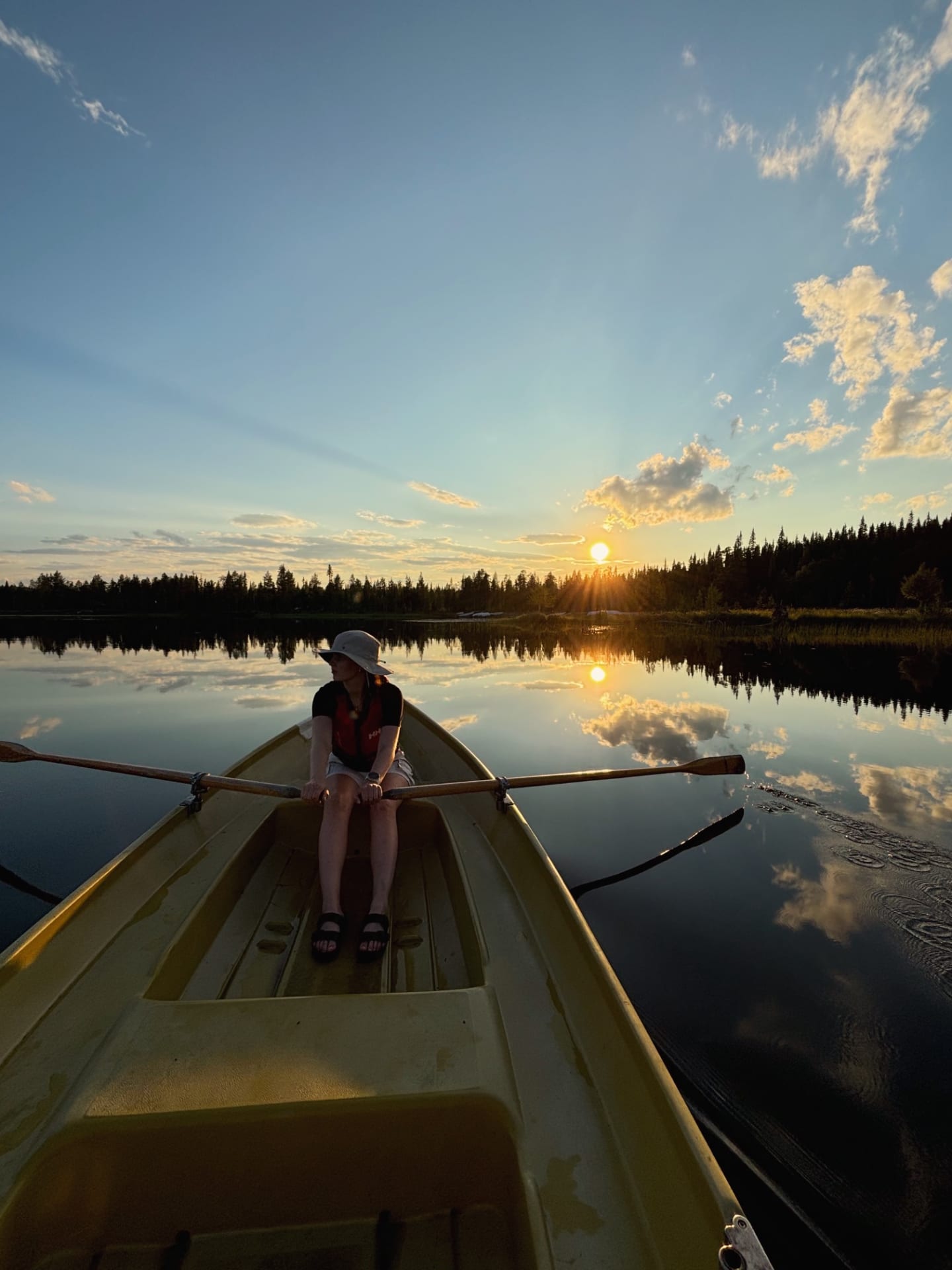 Rowing boating on lake Kesänki | Visit Finland