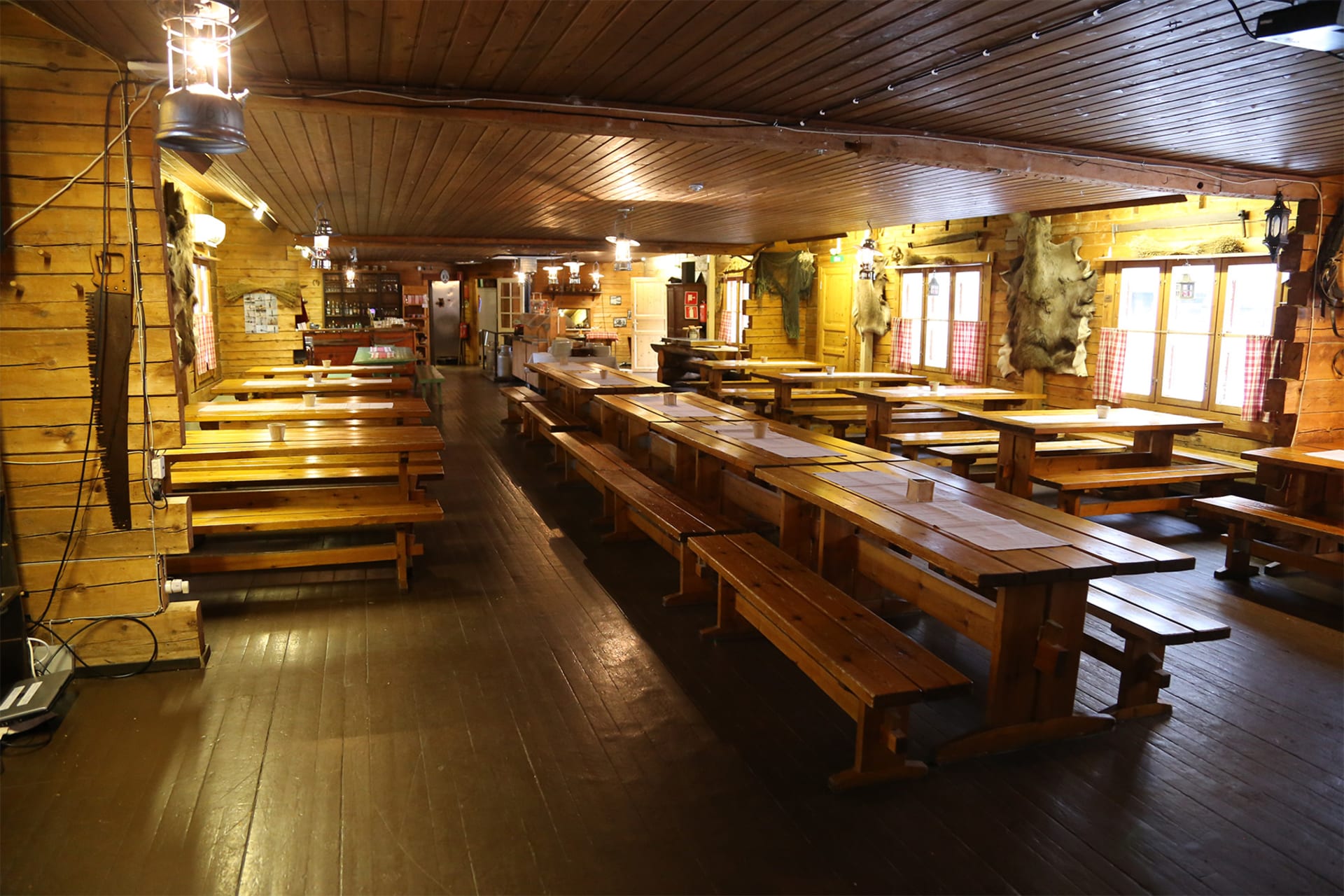 Jätkänkänkämppä has seats over 100 clients - suitable  also for private group reservations.