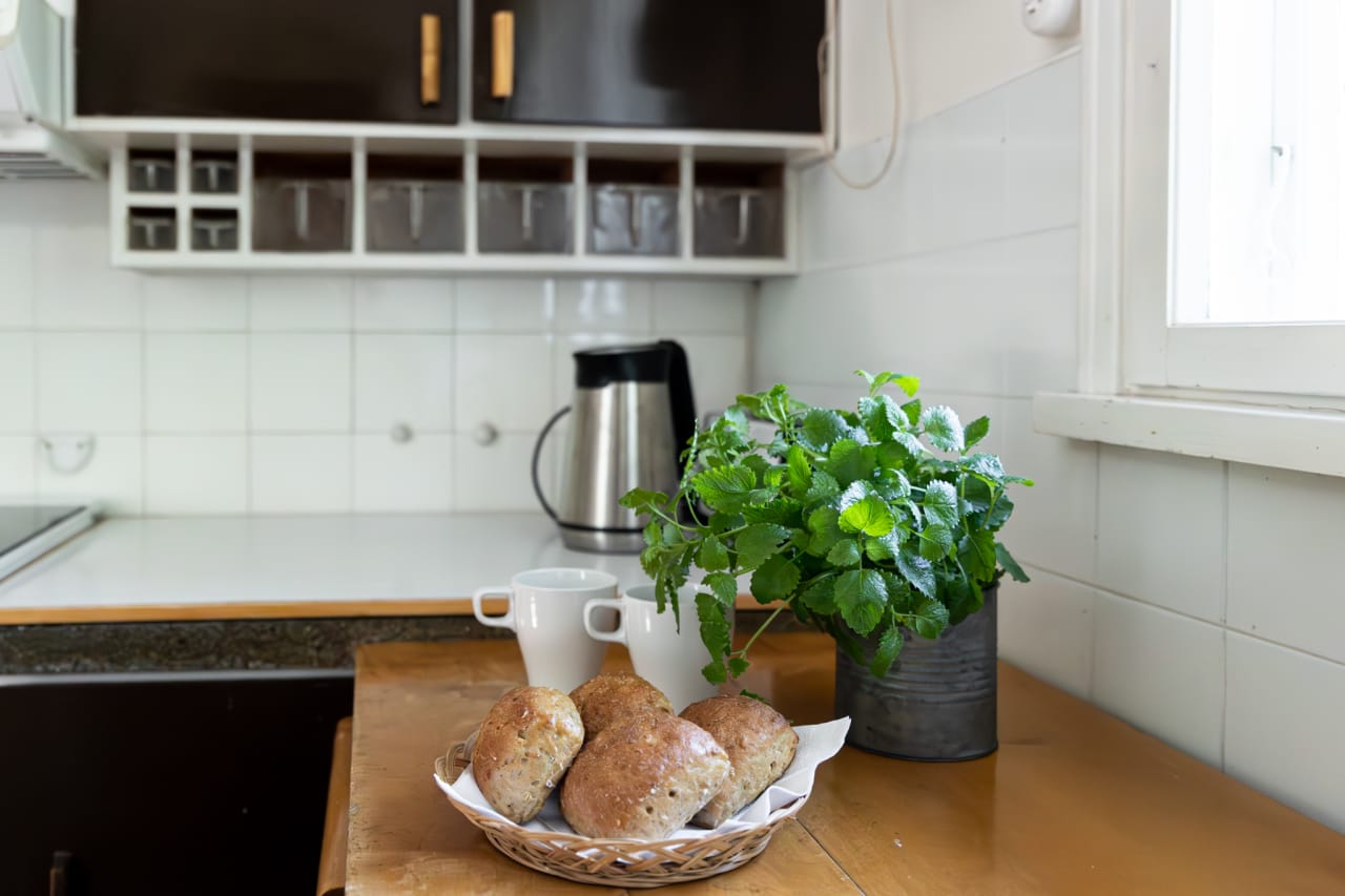 The kitchen is well equipped.