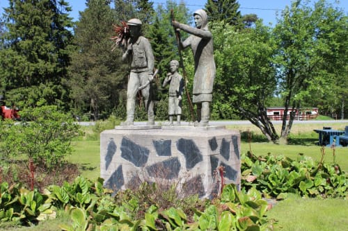 Statue of Barkpullers in Siikajoki