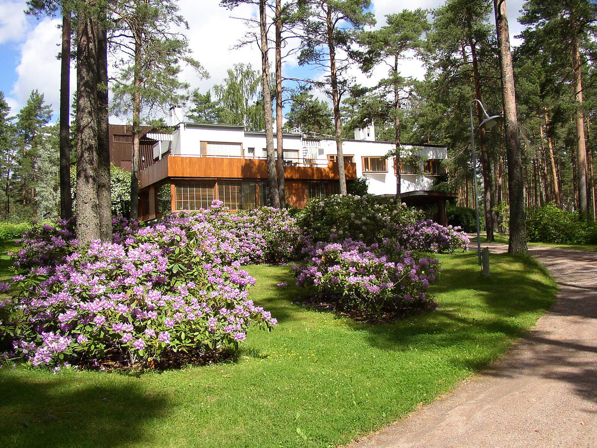 The front yard of Villa Mairea