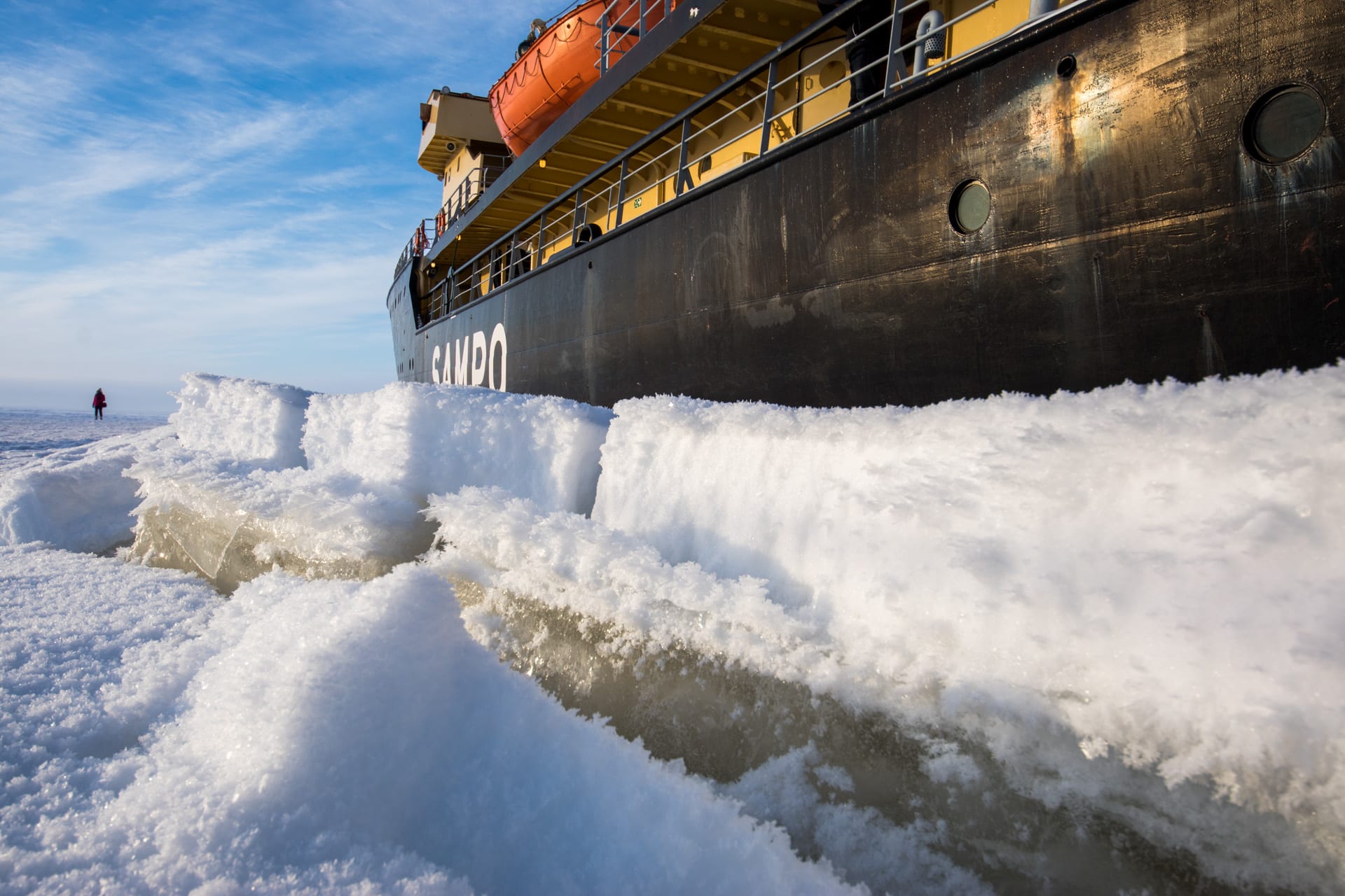 icebreaker sampo breaking thick sea ice