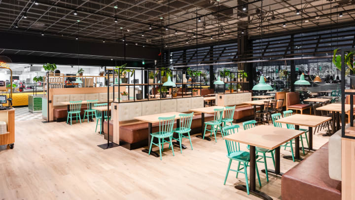 Pizza&Buffa seating area