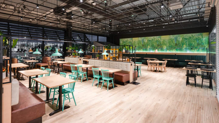 Pizza&Buffa seating area