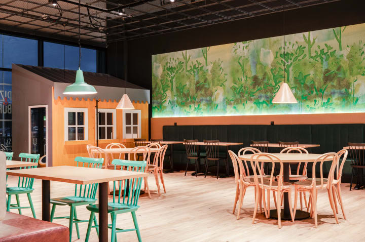 Pizza&Buffa seating area