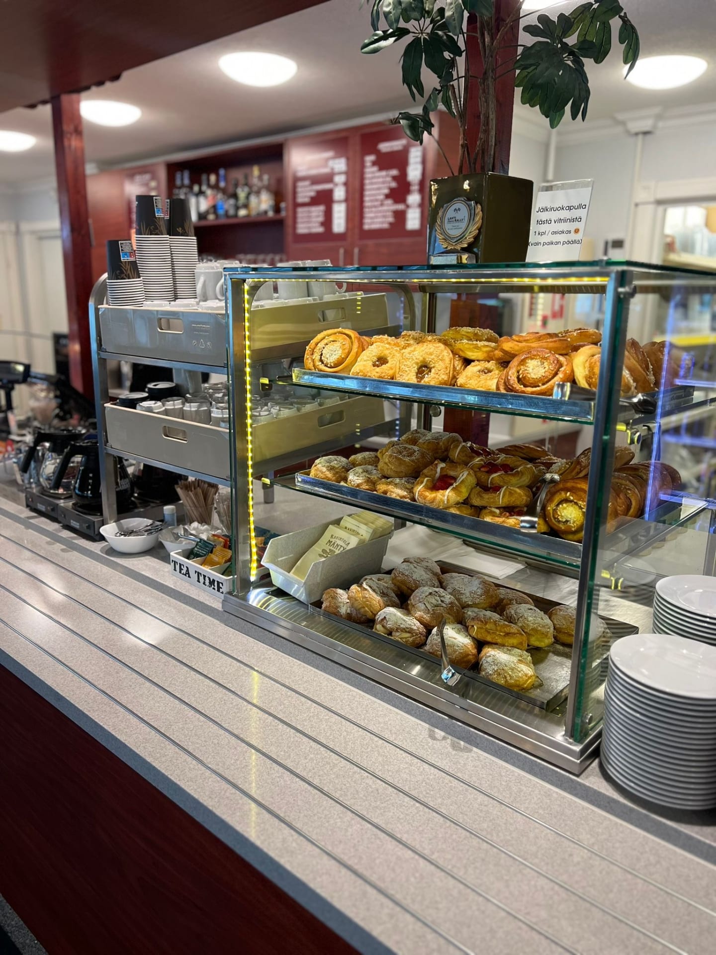 Lounasravintola Mänty leivonnainen