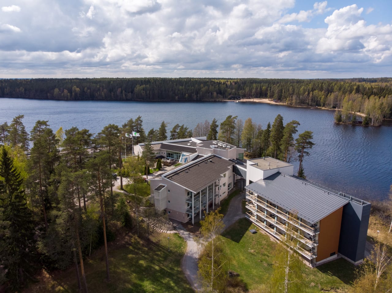 Lehmiranta Resort is located on the shores of Lake Lehmijärvi.