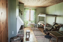 Saunakamarissa on majoitusta tarjolla kahdelle kerrossängyssä.