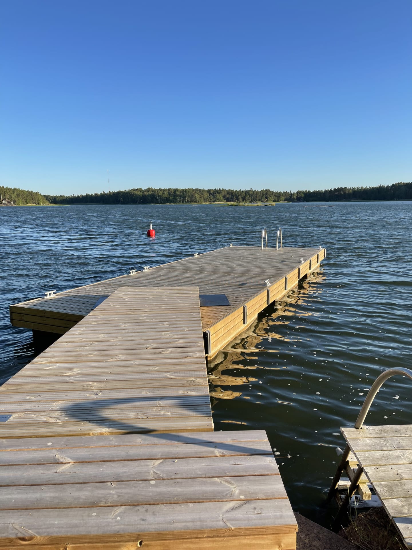 9-metrinen ponttoonilaituri usealle veneelle 9-metrinen ponttoonilaituri usealle veneelle