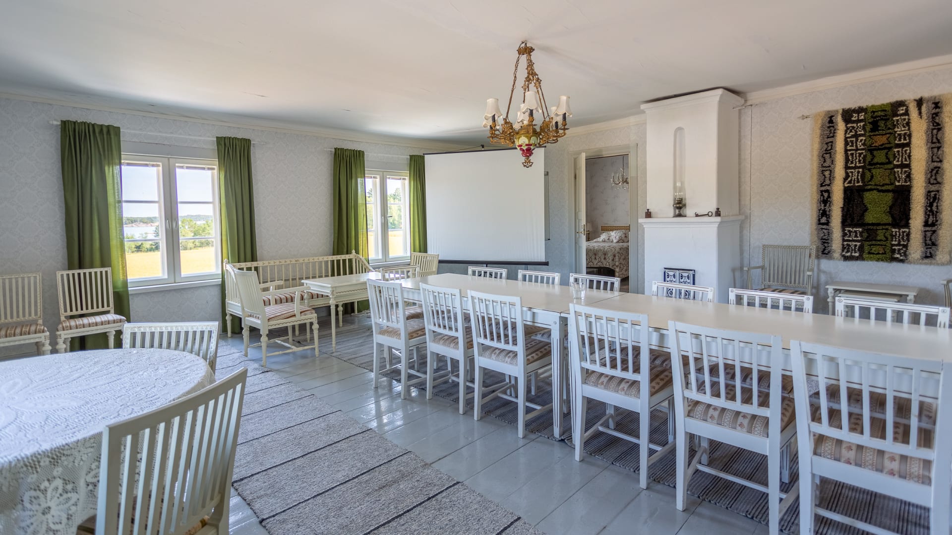 Päärakennuksen kokoushuone Päärakennuksen kokoushuone