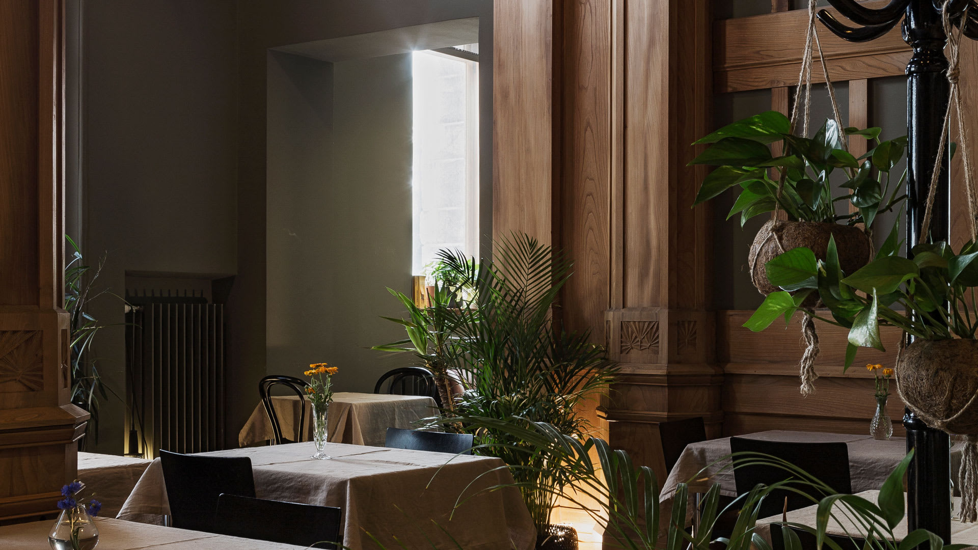 Café Victor is a cozy place to relax in the magnificient milieu of Turku Art Museum.  Café Victor is a cozy place to relax in the magnificient milieu of Turku Art Museum.