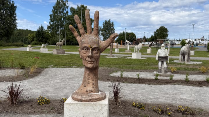 Lepistön luomakunta -taidepuiston teos "Sieluntietäjän talossa"