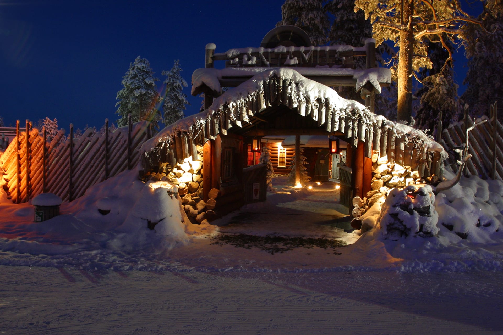 Santamus Restaurant´s entry during winter.