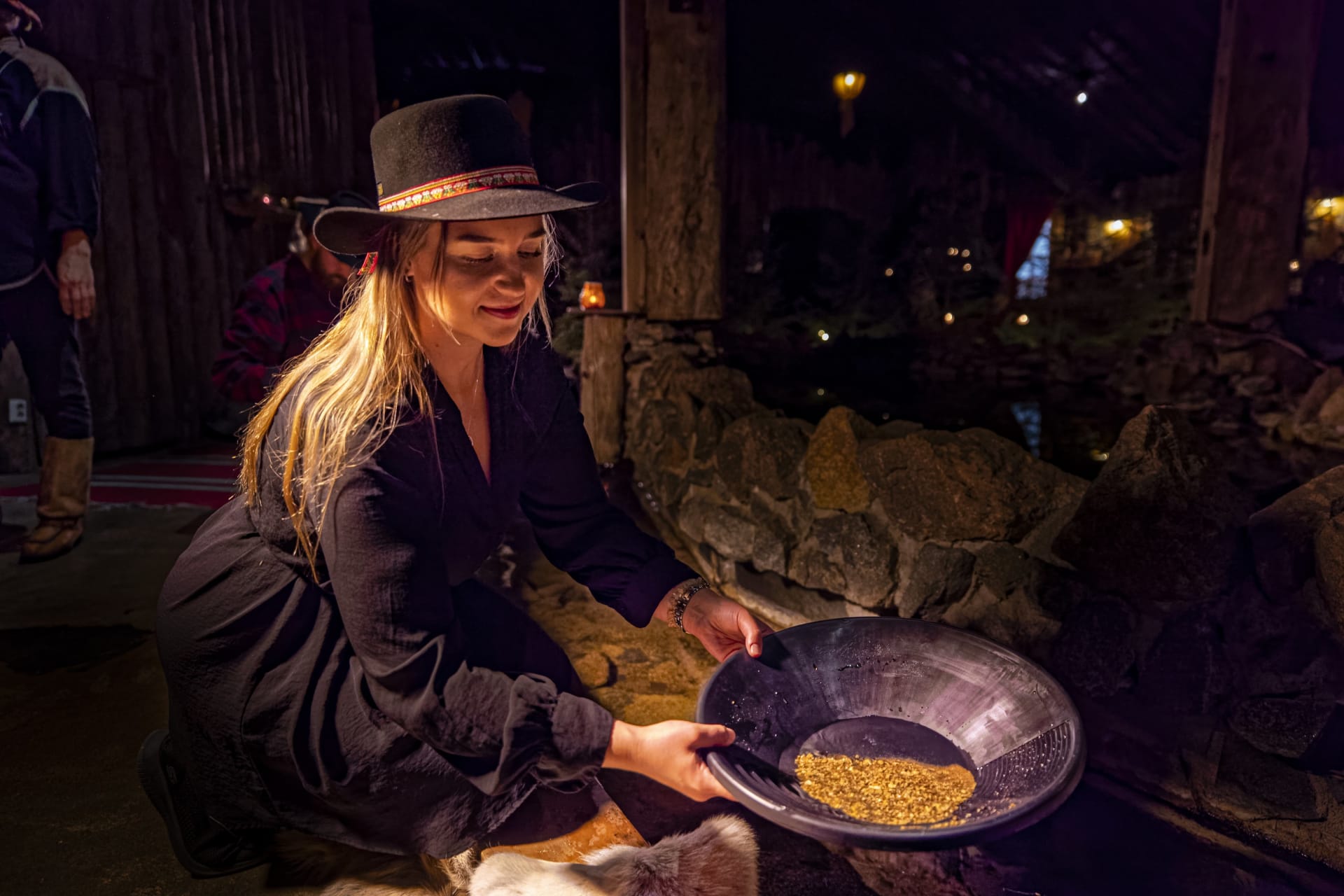 The gold panning activity in Santamus Restaurant.