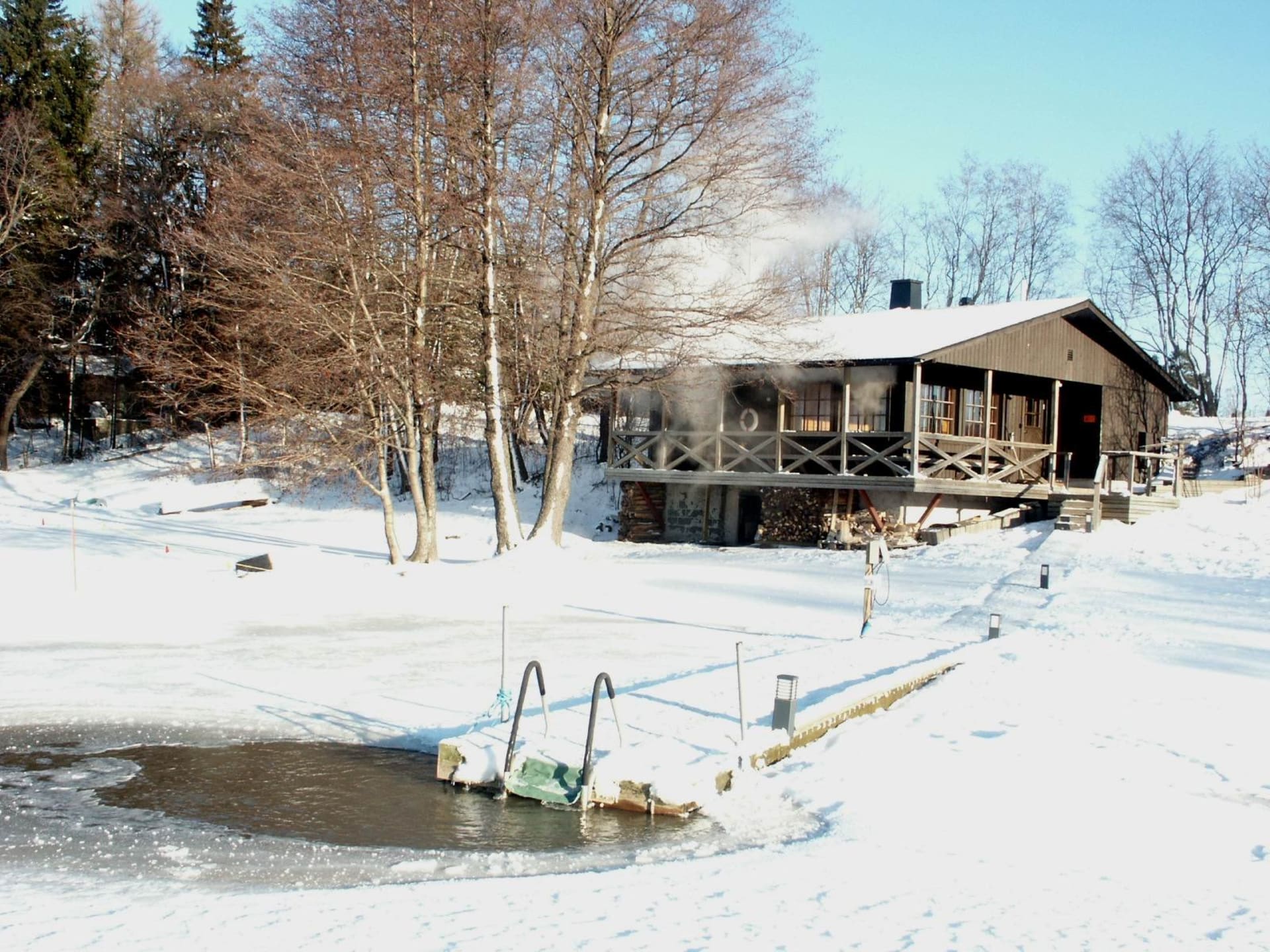 Authentic lakeside saunas by Lake Tuusula