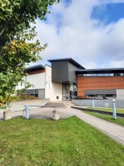 kirjastorakennus ulkoa