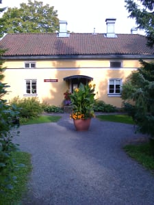 Tuorlan Majatalo from the outside.