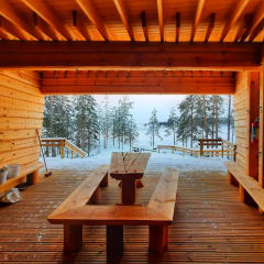 The Norppalaavu lean-to is an excellent place to relax after hiking.